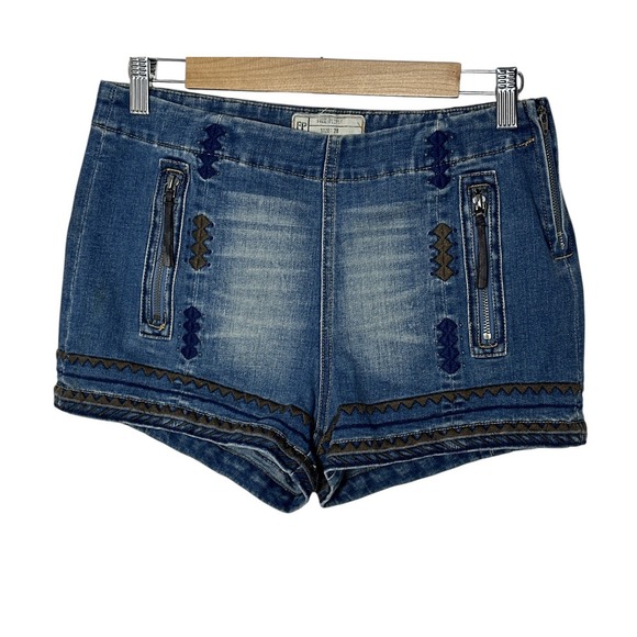 Free People Jean Shorts Women's Size 28 Blue Stretch Pockets Embroidered Aztec - Picture 1 of 6
